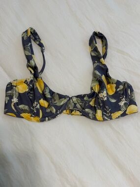 Abercrombie Lemon Underwire Bikini Top Size XS